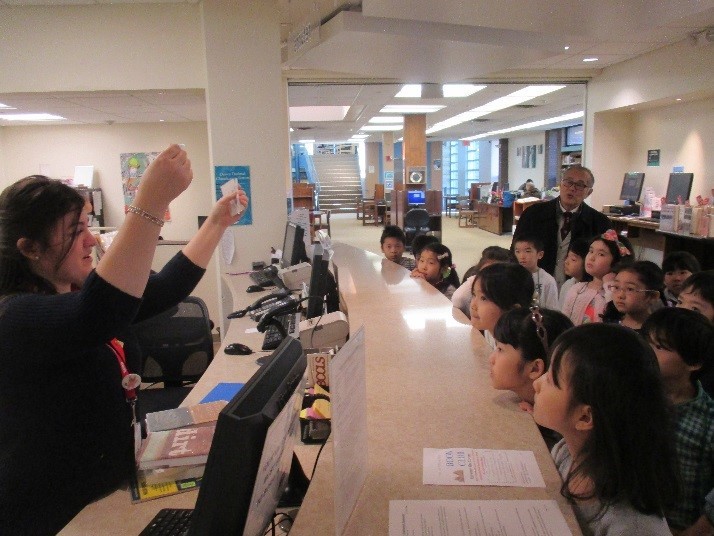 校外学習「図書館見学」