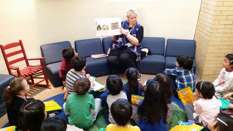 1・2年生校外学習 図書館見学