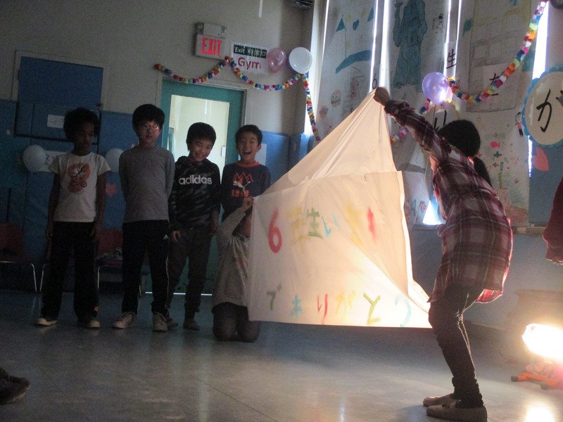 6年生を送る会「影絵クイズ」