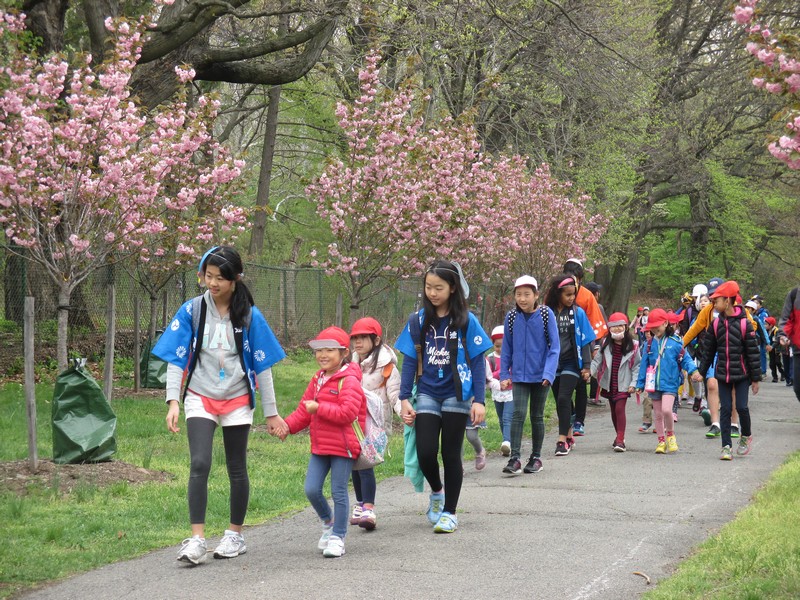 「育英ペア」で新入生歓迎遠足