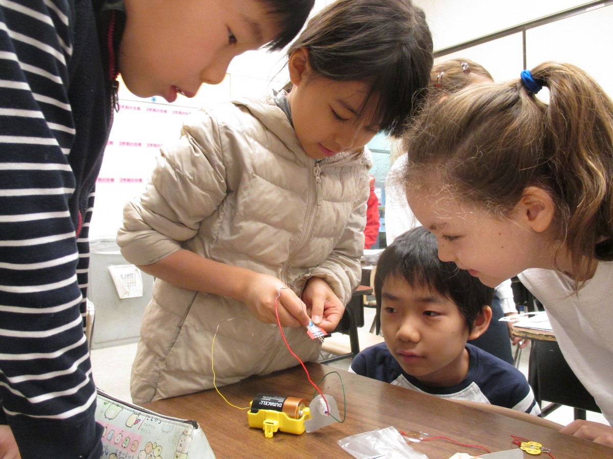 理科実験“豆電球にあかりをつけよう”