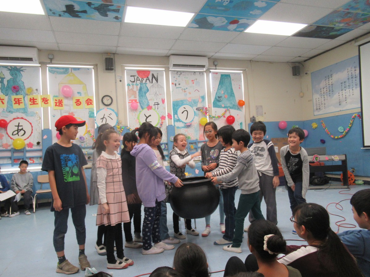 6年生を送る会「マジカルメーカー」