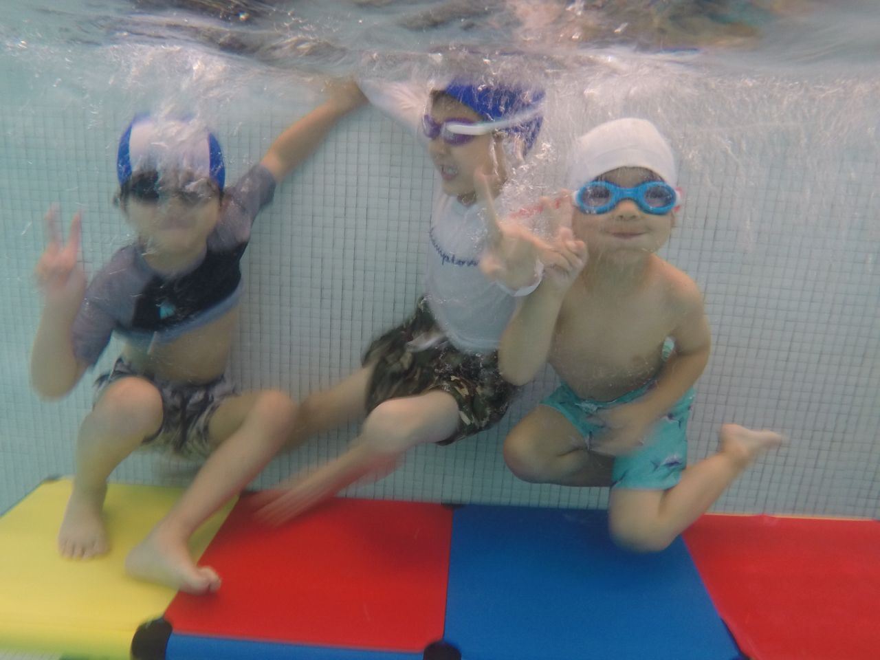 水と友だちになったよ!水泳教室」