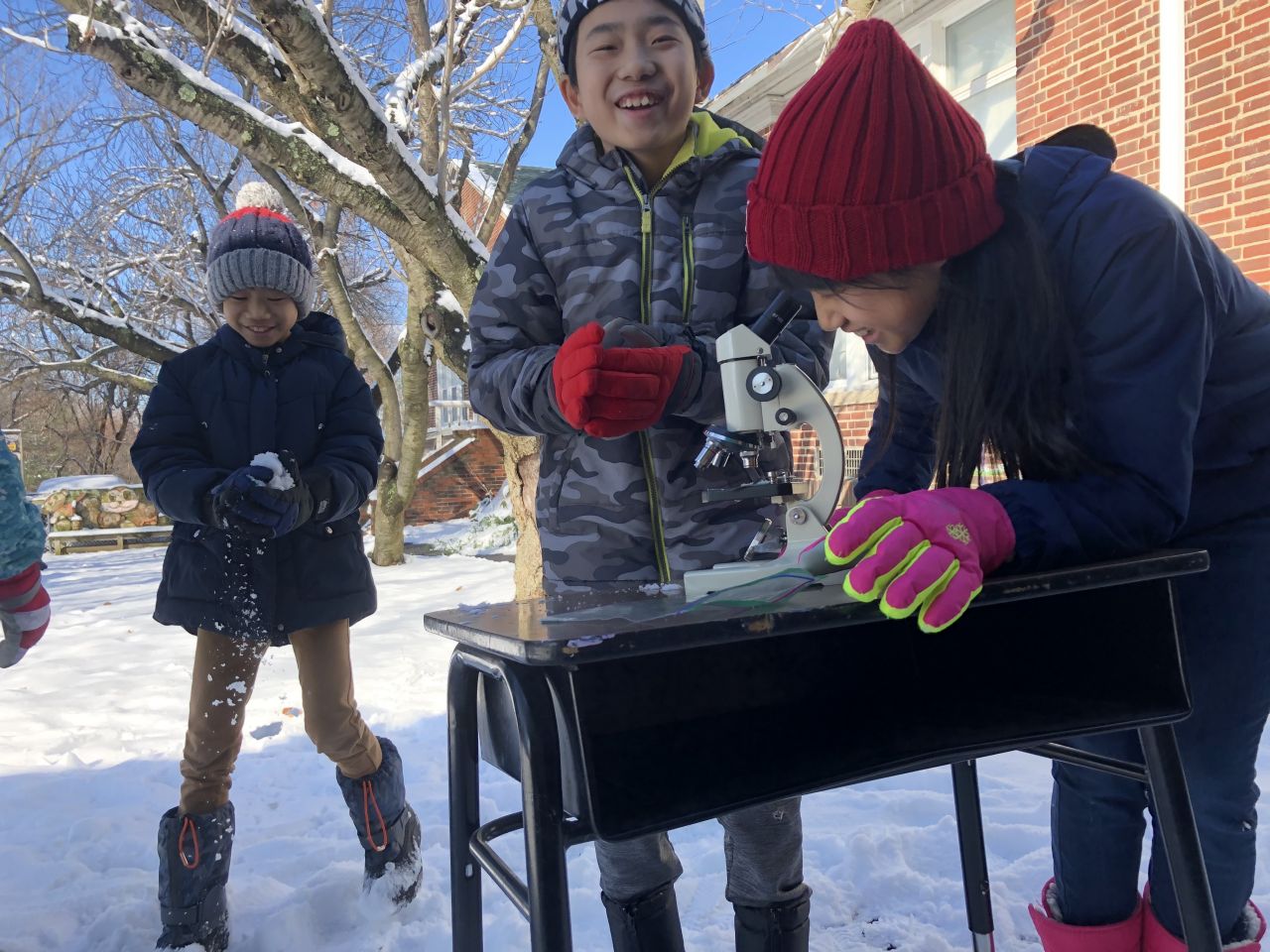 雪の中の理科実験