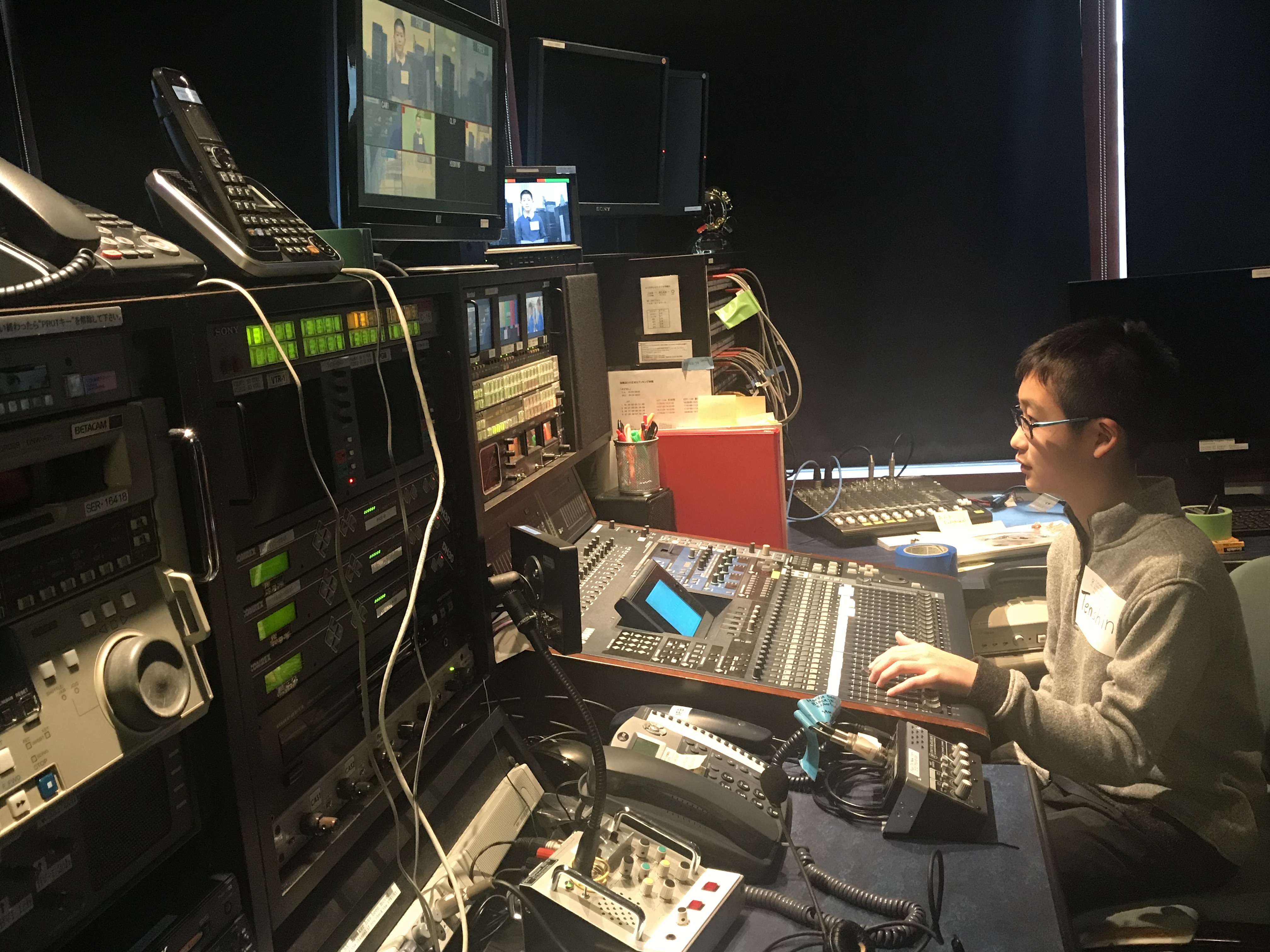 お天気キャスター体験!-放送局見学-