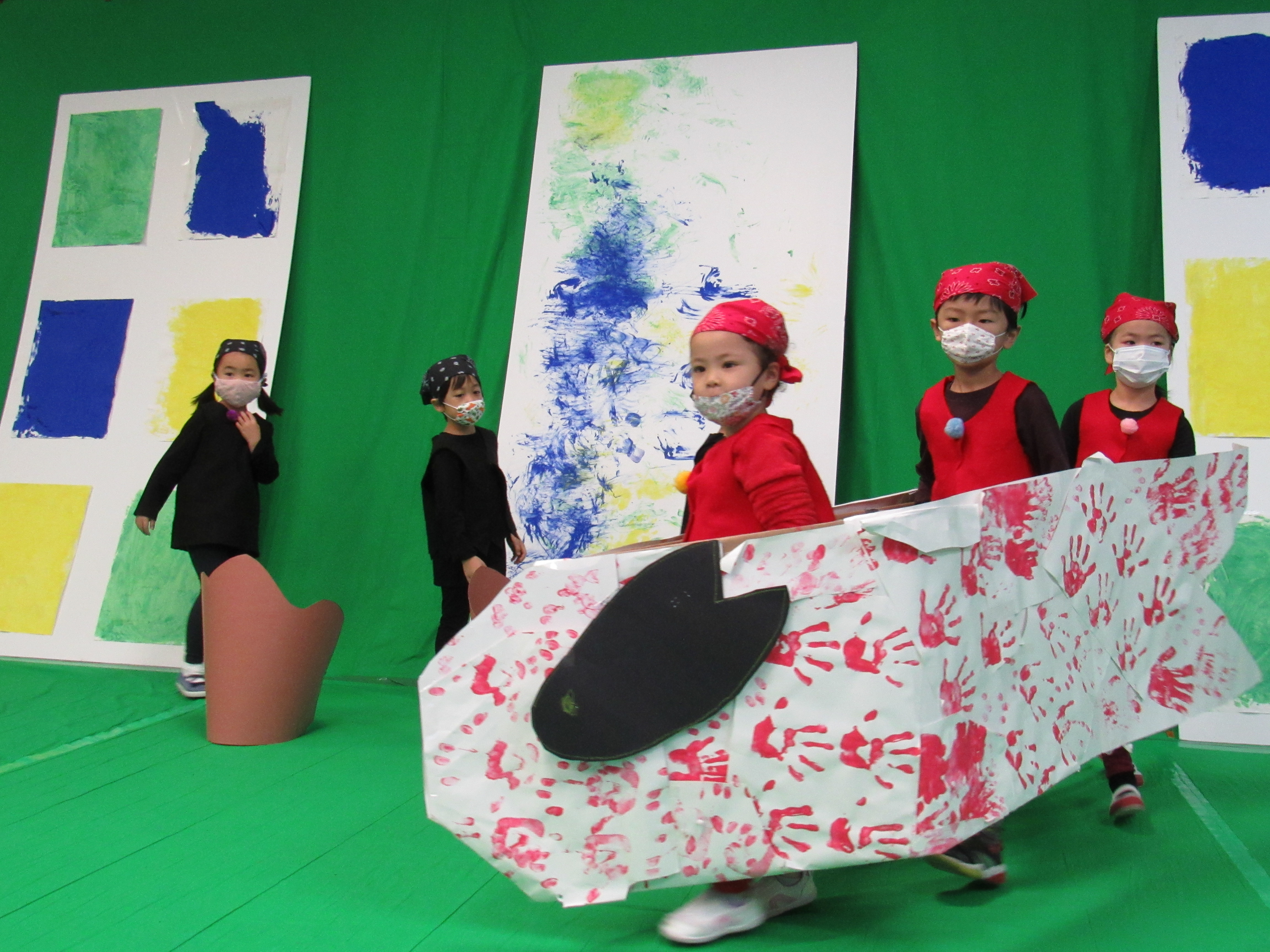 全世界にオンラインライブにて学園祭発表「スイミー」