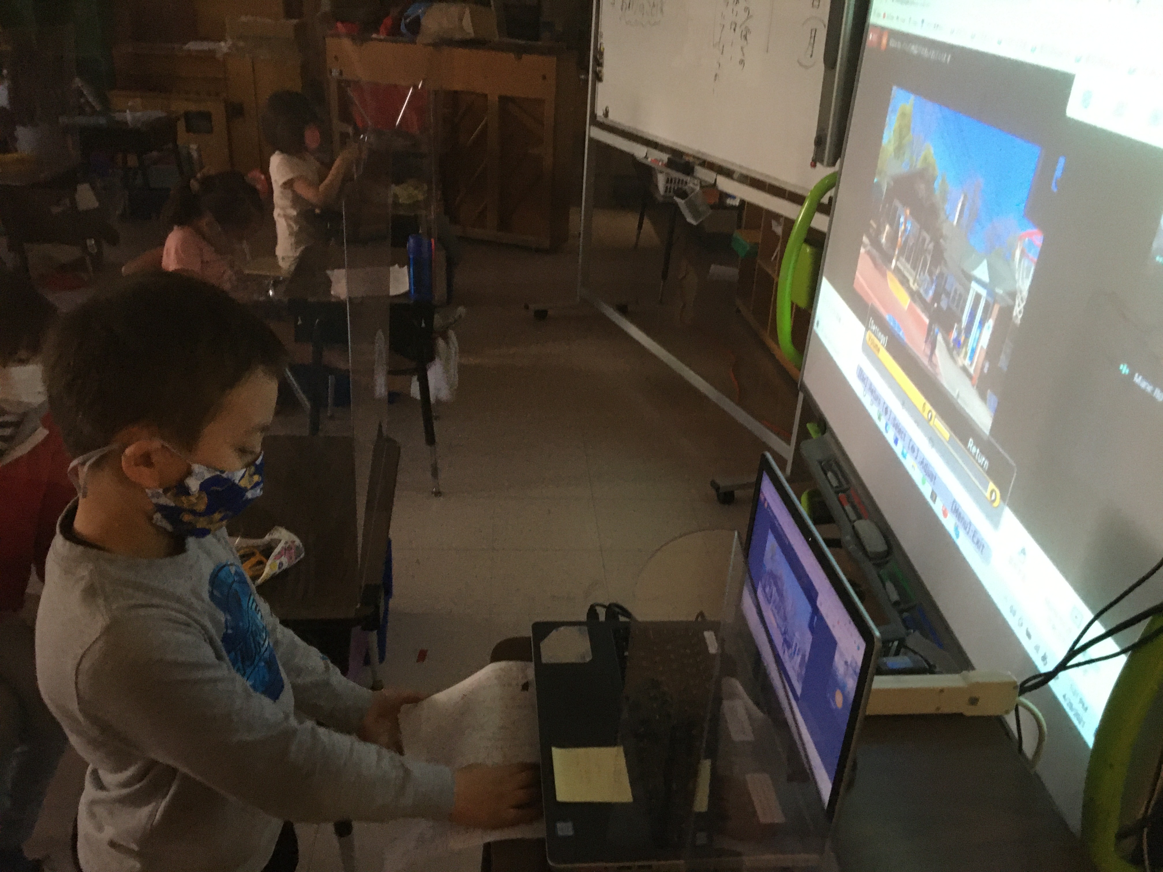 調べて、メモして、学校探検!