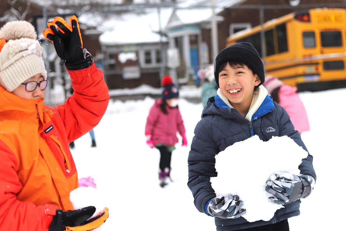 みんなで雪遊び