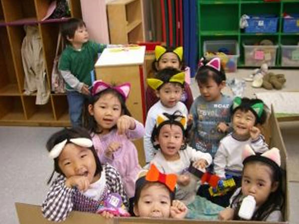 ネコごっこ　　～すみれ組の日常～