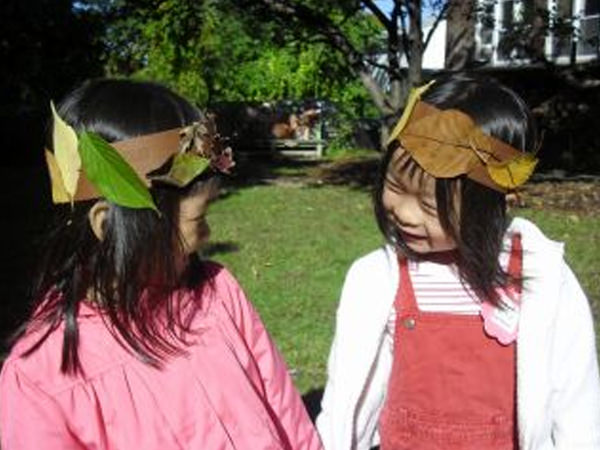 ｢落ち葉の冠作り｣