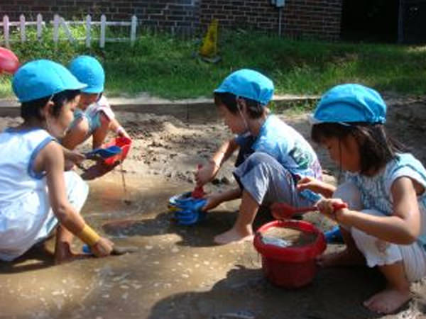 ｢泥んこ遊び＆虫探し｣