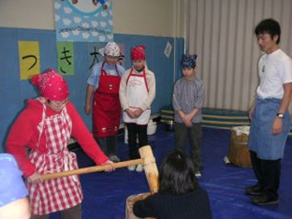 「餅つき大会」