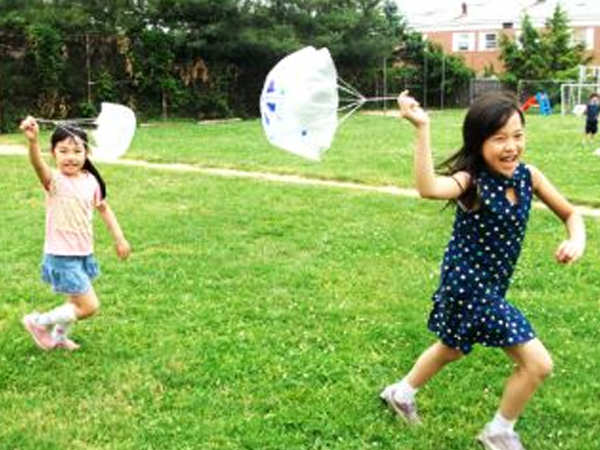 「特別図工:パラシュート作り」