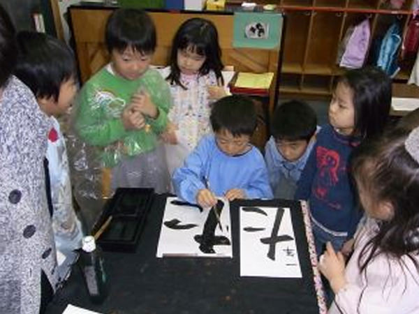 「初めて筆をもちました」