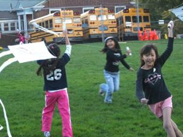 「特別図工でたこを作りました」