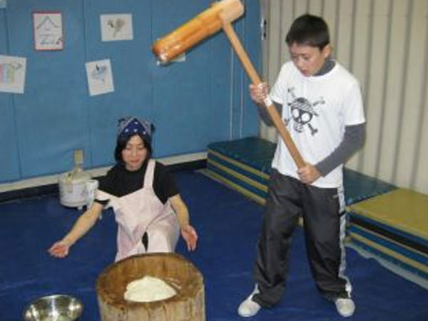 「餅つき大会」