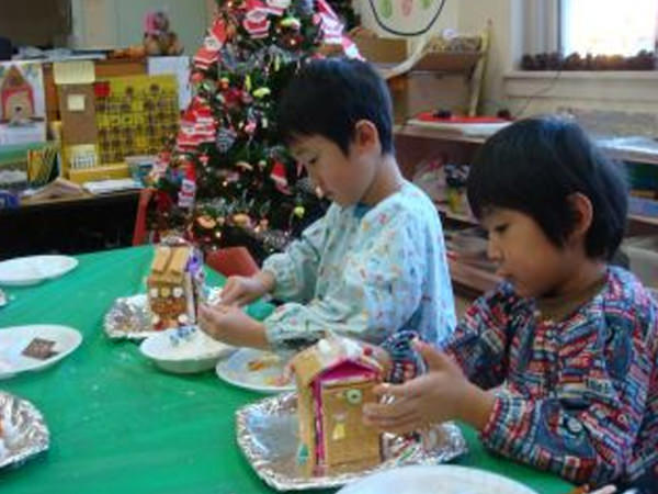 「おかしの家作り」