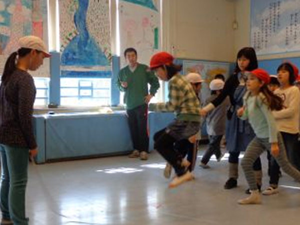 「過去記録を塗り替え絆を深めた 長縄跳び大会」