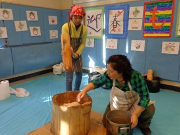 「餅つき大会」