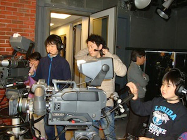 「“キャスター体験”放送局見学」