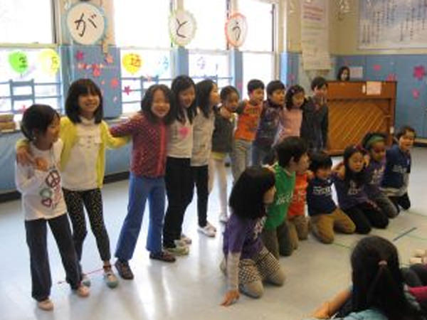 「6年生を送る会「卒業おめでとう 饅頭パーティー」」