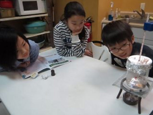 「理科では実験を行っています」