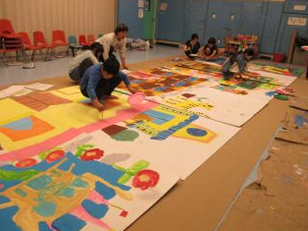 「学園祭の背景画製作」