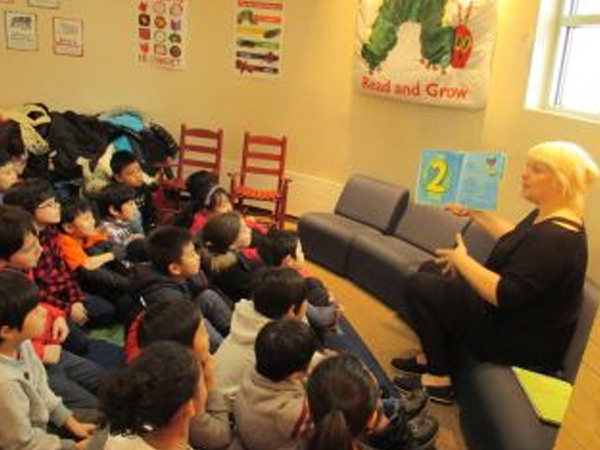 「生活科 校外学習「フォートリー図書館見学」」