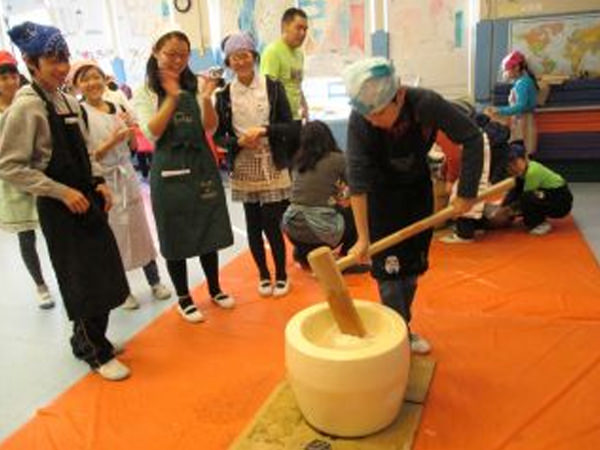 「餅つき大会」