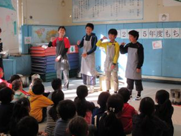 「餅つき大会」