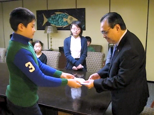 全日制小学部 フィリピン震災義援金寄付