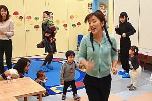 フレンズアカデミー子育て支援広場ぽっぽ リズム体操の様子 2017年11月